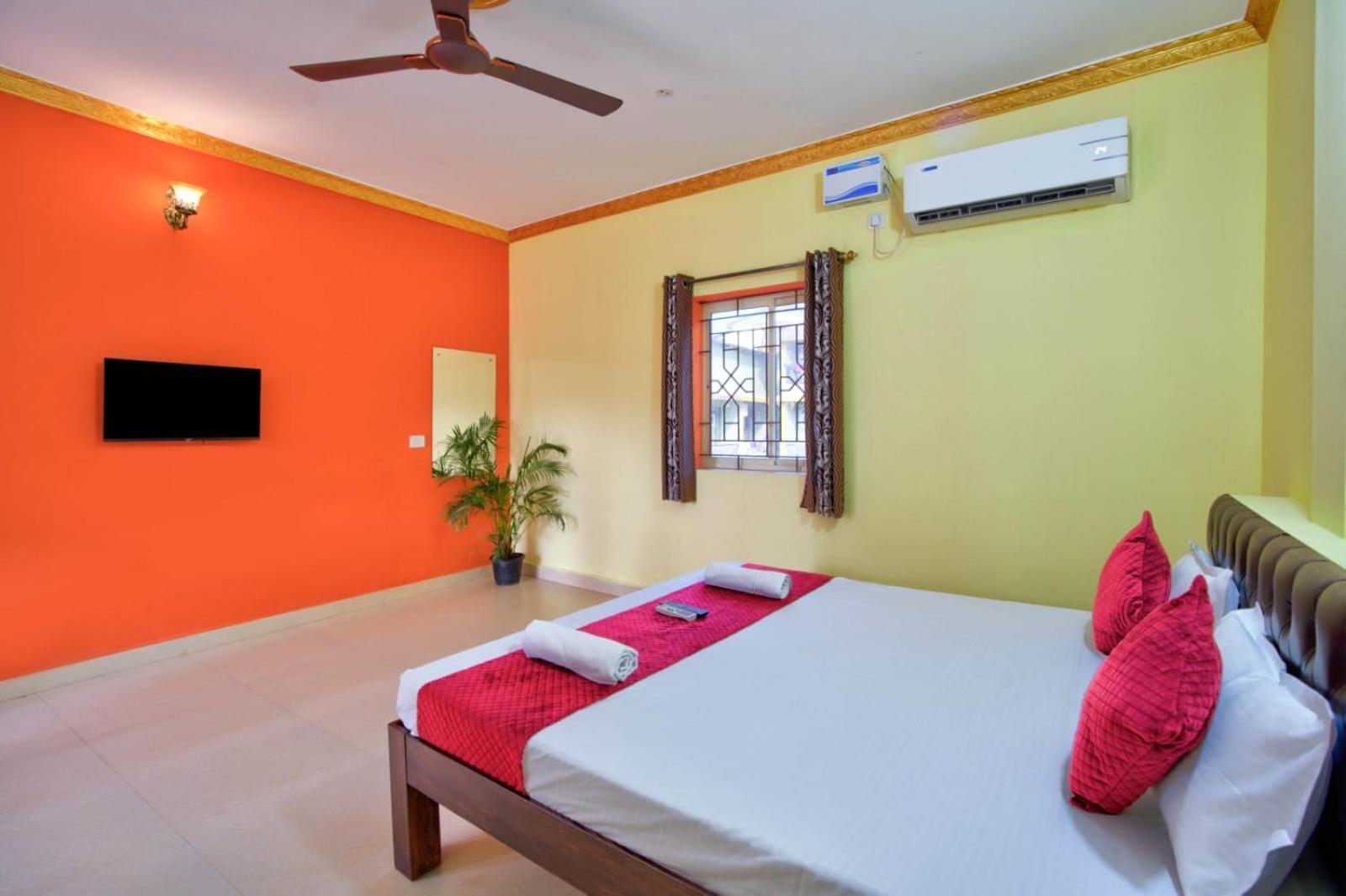 Hotel Savita Calangute Bagian luar foto
