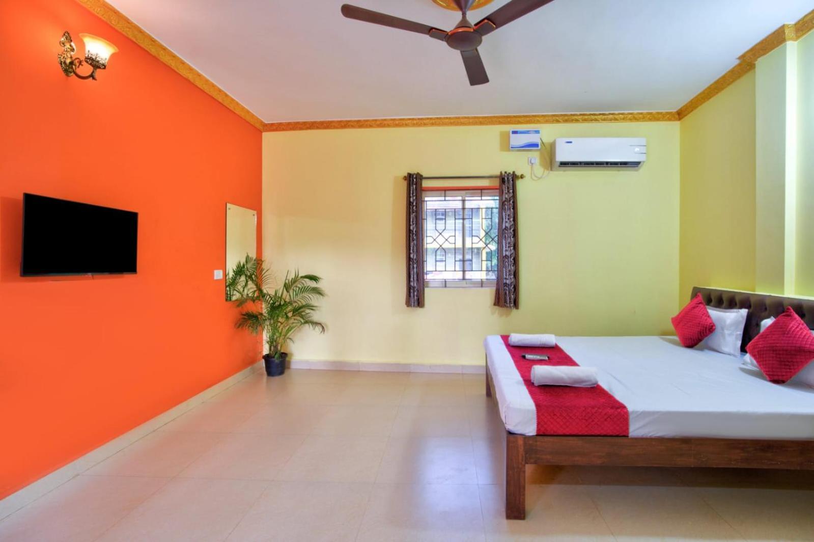 Hotel Savita Calangute Bagian luar foto