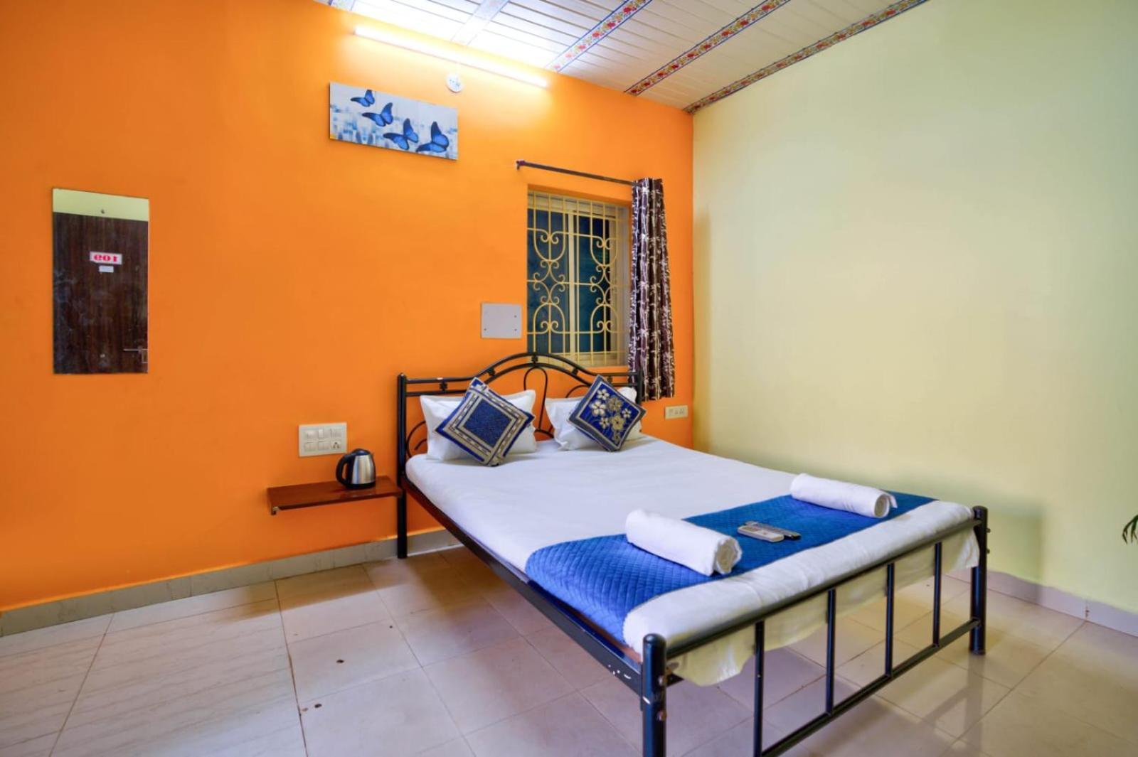 Hotel Savita Calangute Bagian luar foto